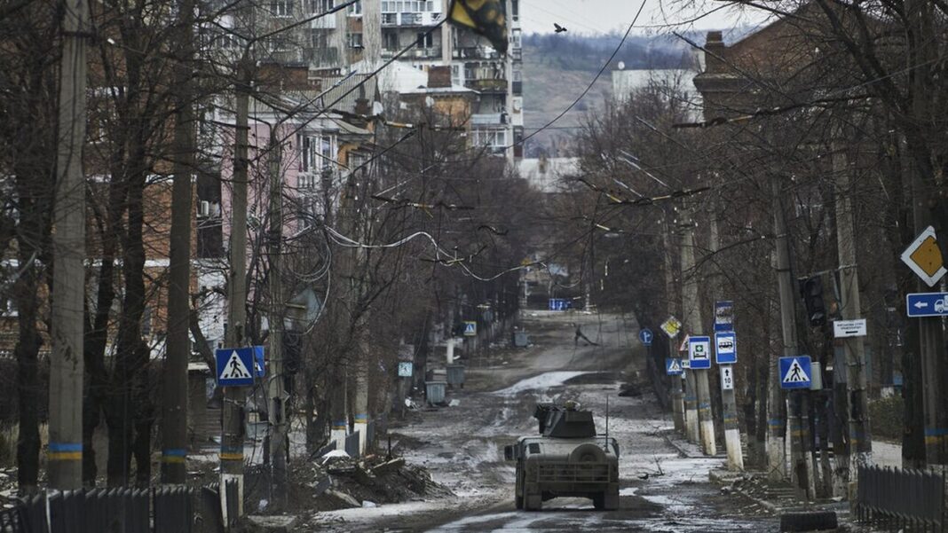 Ουκρανία: Στα χέρια των Ρώσων η Σολεντάρ, λέει το Λονδίνο – Ζελένσκι: «Κρατάμε ακόμα»