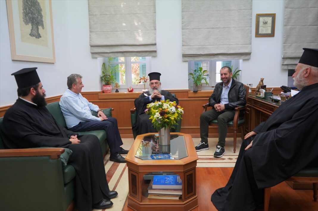 Συνάντηση Αρναουτάκη με τον Αρχιεπίσκοπο Κρήτης 