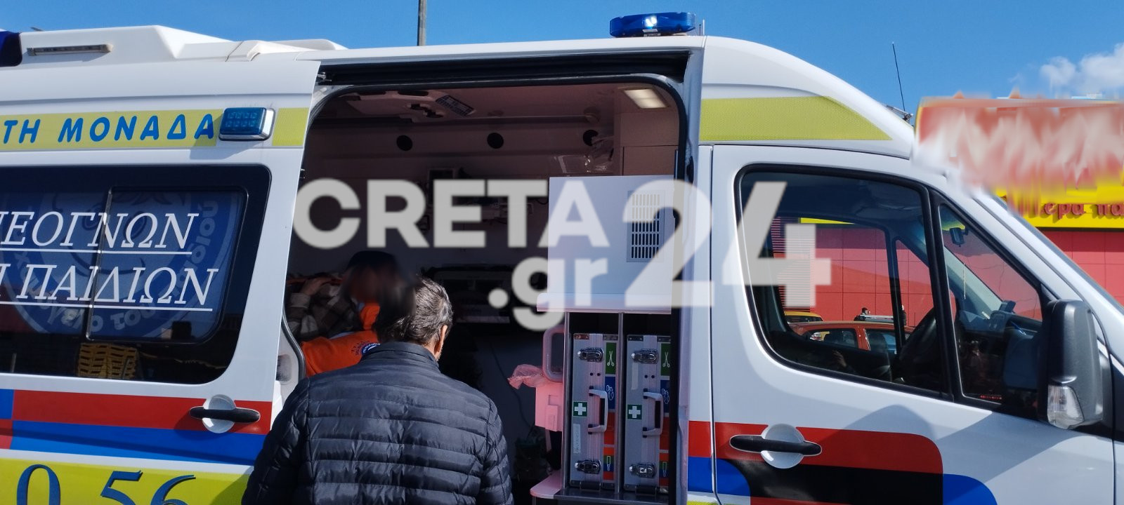 Οι άνεμοι σαρώνουν το Ηράκλειο: Ατύχημα σε επιχείρηση, τραυματίστηκε γυναίκα – Νέα πτώση δέντρου