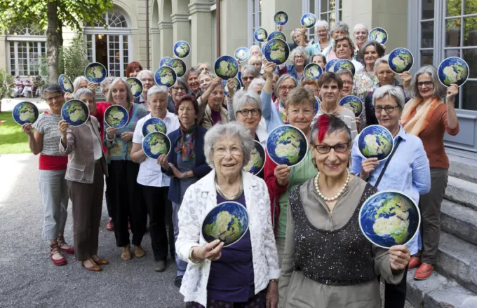 KlimaSeniorinnen: Οι ηλικιωμένες που αγωνίζονται ενάντια στην κλιματική αλλαγή και τον ηλικιακό ρατσισμό