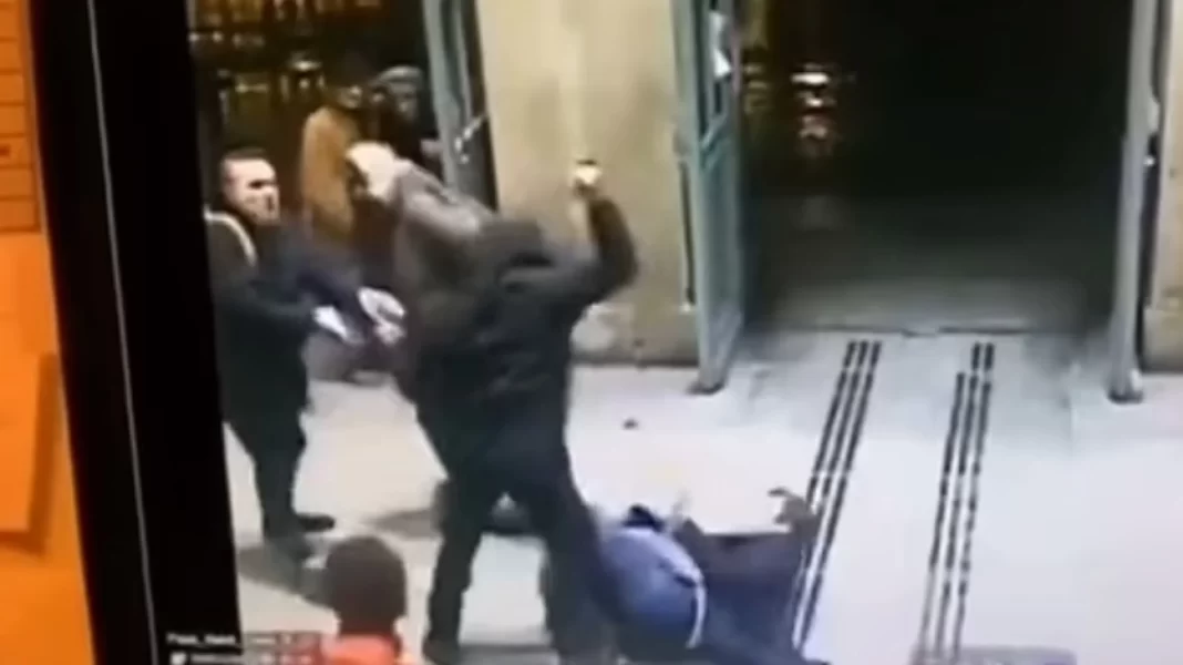Γαλλία: Προφυλακιστέος για «απόπειρες ανθρωποκτονίας» ο 23χρονος που επιτέθηκε και τραυμάτισε έξι άτομα στο Παρίσι