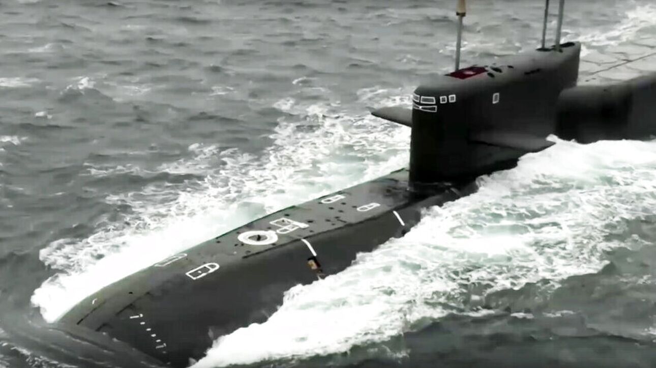 Ρωσία: Προς προσωρινή βάση στην Αρκτική πλέει το νεότερο πυρηνικό υποβρύχιό της