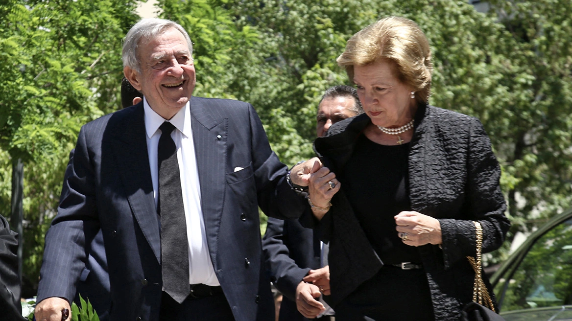 Ως ιδώτης θα ταφεί ο τέως βασιλιάς Κωνσταντίνος, αποφάσισε η κυβέρνηση