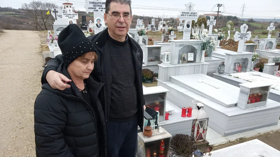 Ελένη Τοπαλούδη: Συγκλονίζουν οι γονείς της – Πήγαν τούρτα γενεθλίων στον τάφο της