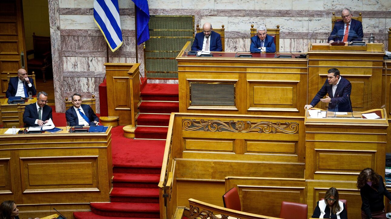 Πρόταση μομφής – Σύγκρουση κορυφής στη Βουλή: Τι θα πουν Μητσοτάκης και Τσίπρας