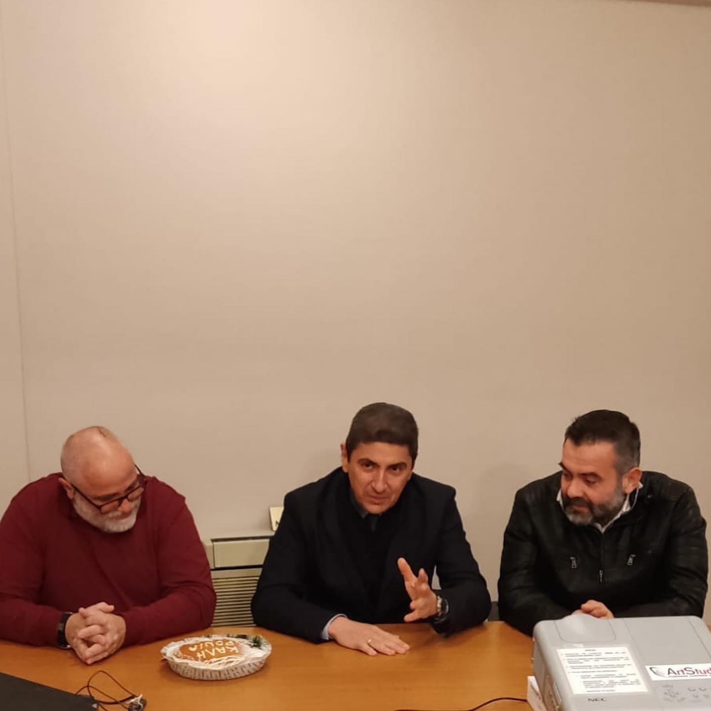 Ο Λ. Αυγενάκης στην κοπή πίτας του Περιφερειακού Τμήματος Ηρακλείου της Ε.Ε.Τ.Ε.Μ.