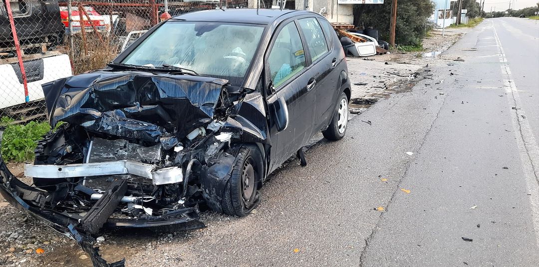 Ηράκλειο: Σφοδρή σύγκρουση αυτοκινήτων - Στο ένα επέβαιναν δύο παιδιά