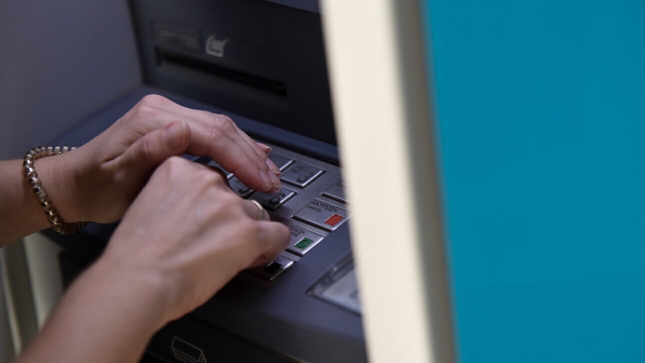 Συντάξεις και επιδόματα