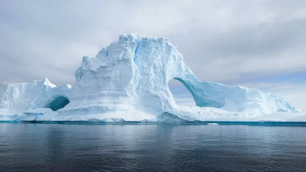 Πώς οι επιστήμονες ανασύρουν αρχαίους πάγους και μελετούν την κλιματική αλλαγή