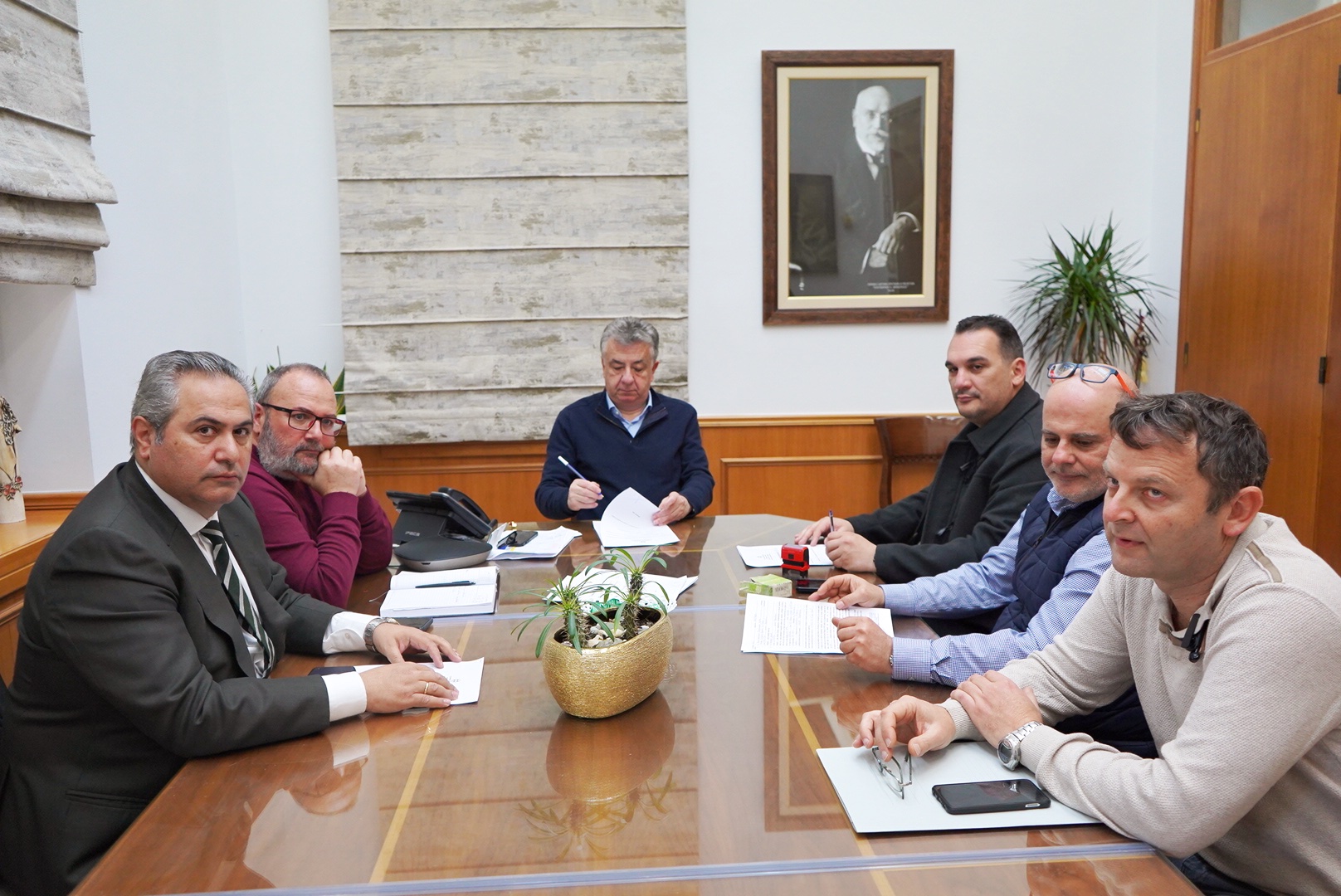 «Έπεσαν» οι υπογραφές για το έργο συντήρησης του οδοφωτισμού των Π.Ε. Ηρακλείου, Ρεθύμνου και Χανίων