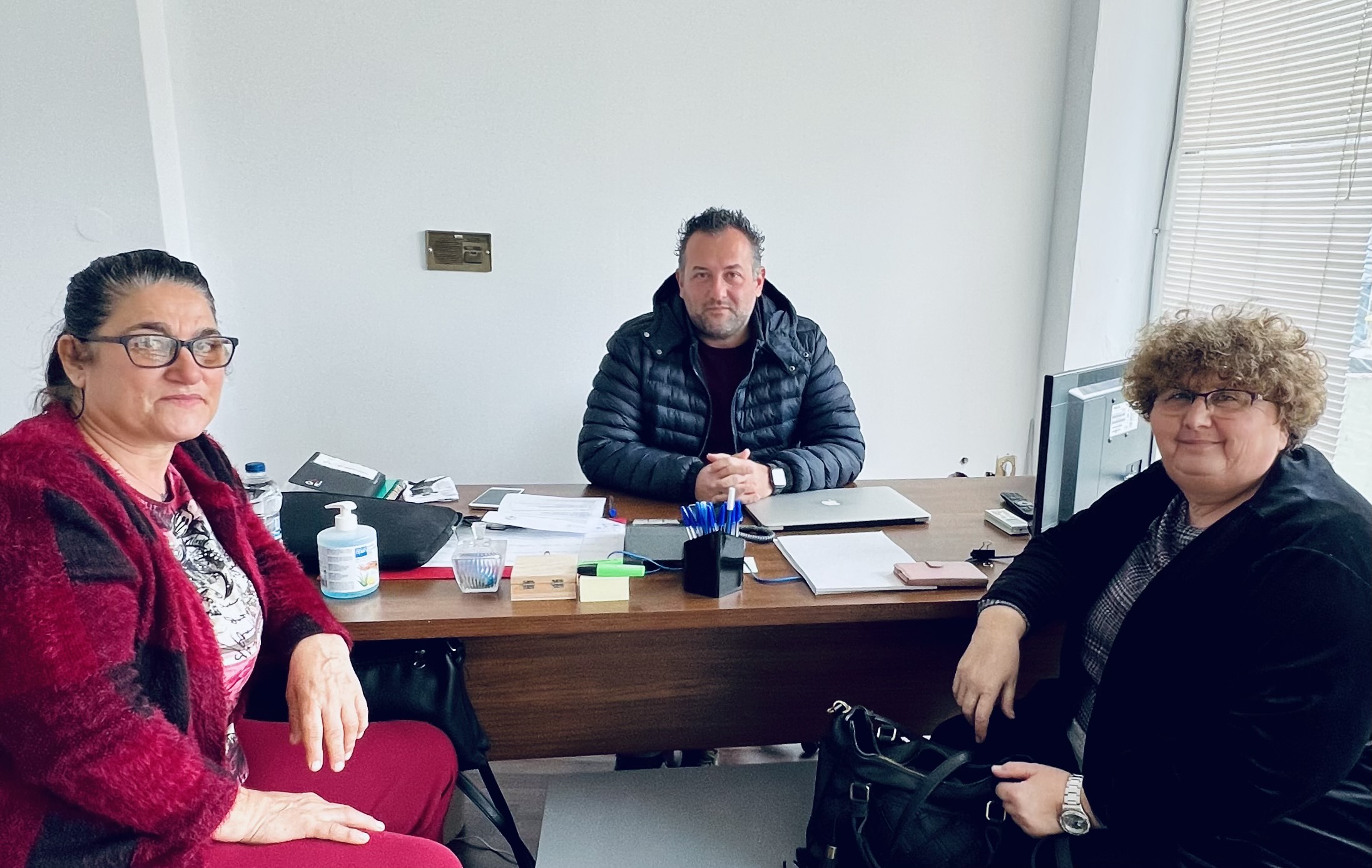Στο πλευρό του Συλλόγου Συζύγων Θανόντων «ΑΞ.Ι.Α.» ο Χρήστος Στρατάκης
