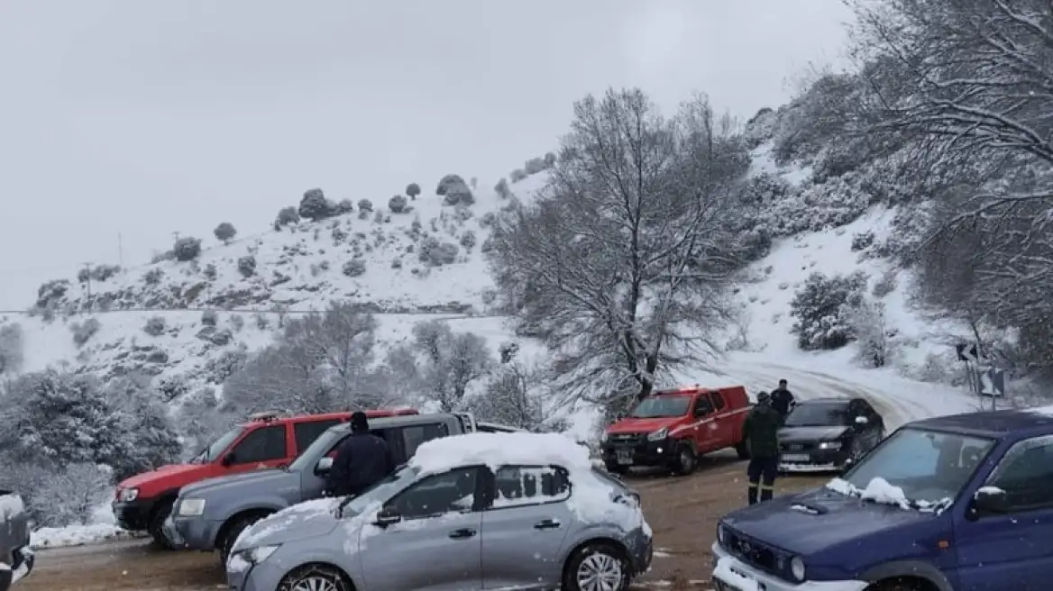 Επιχείρηση απεγκλωβισμού 30 ατόμων από ξενώνα
