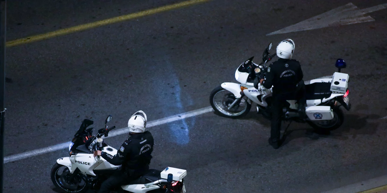 Αστυνομικός σκοτώθηκε εν ώρα υπηρεσίας σε τροχαίο