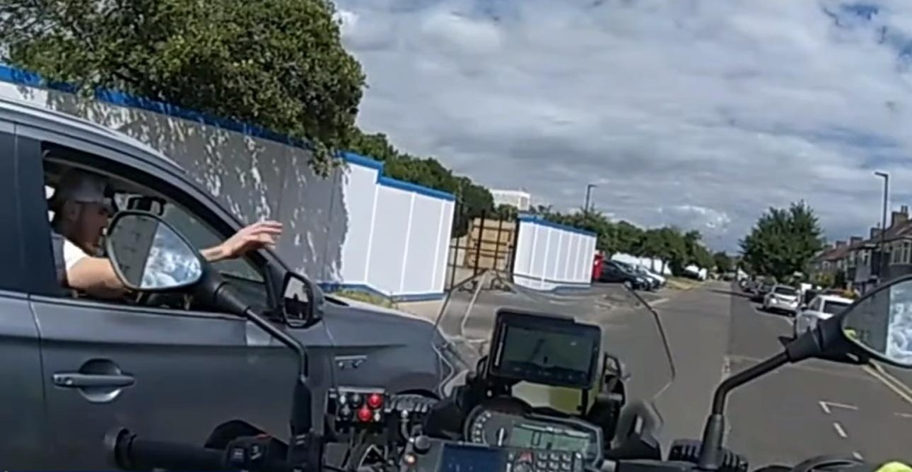 Χτύπησε αστυνομικό με το αυτοκίνητο και μπήκε φυλακή -Το βίντεο της επίθεσης