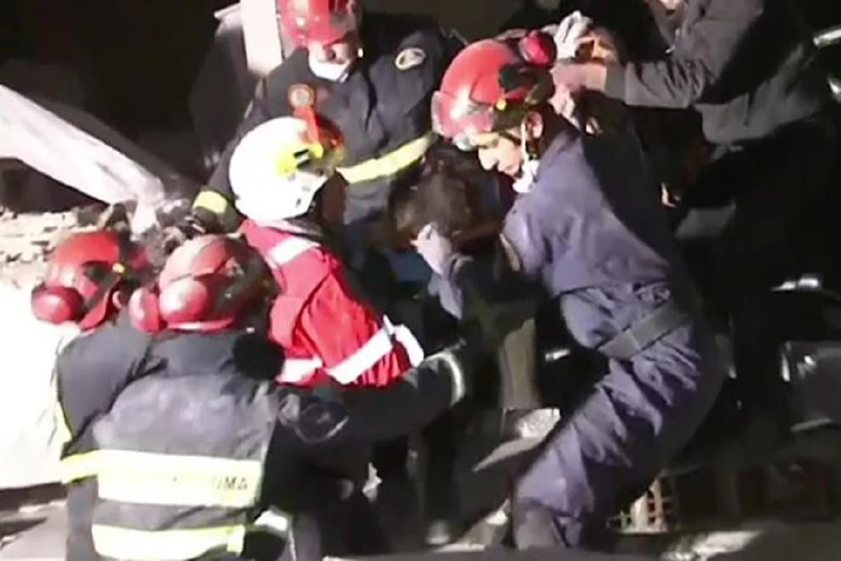 Σεισμός στην Τουρκία: Νέες έρευνες από διασώστες της ΕΜΑΚ έπειτα από αναφορές για ζωντανούς στα συντρίμμια