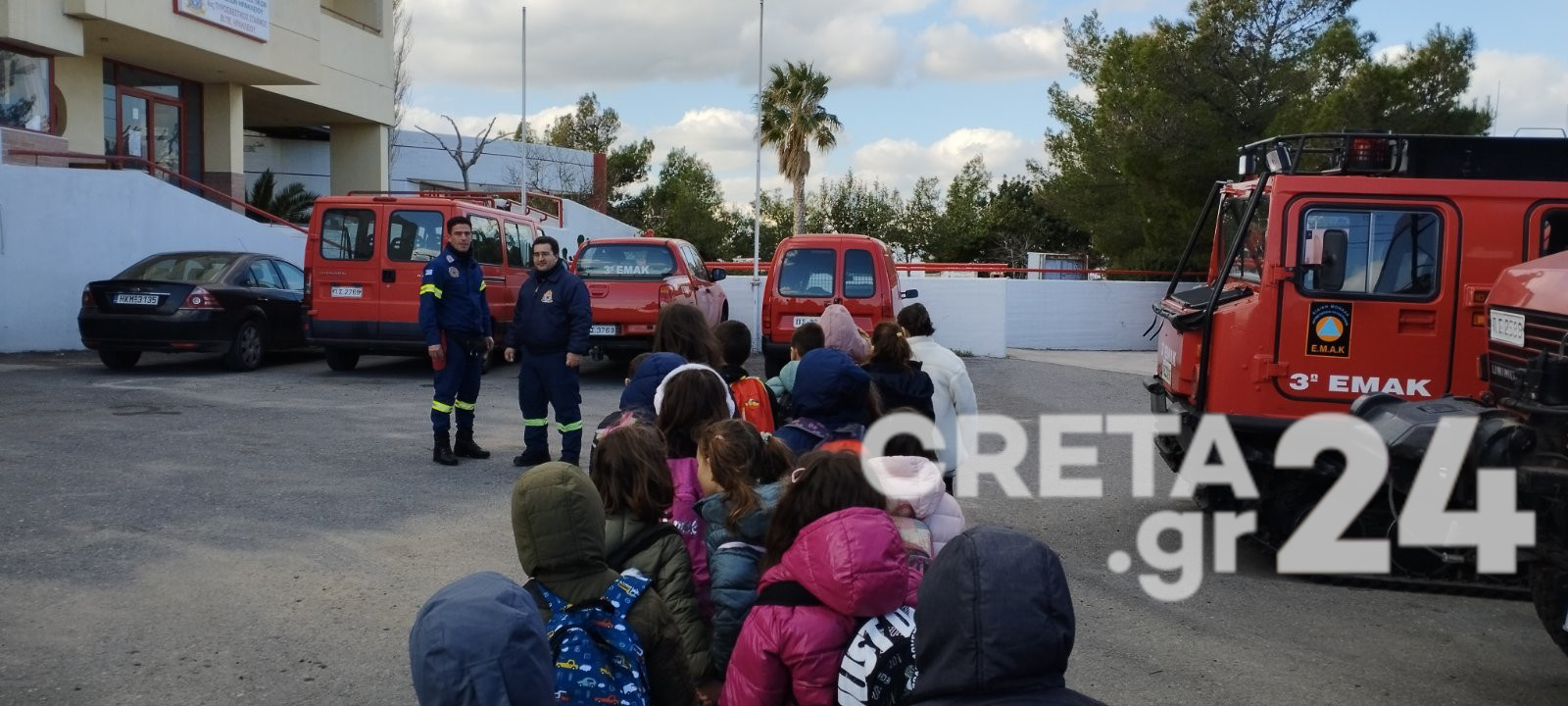 Ηράκλειο: Ενημέρωσαν τους μικρούς μαθητές για το επάγγελμα του πυροσβέστη
