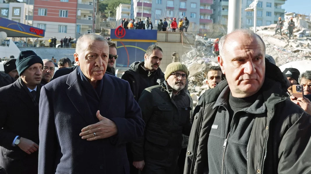 Σεισμός στην Τουρκία: Συγγνώμη ζήτησε ο Ερντογάν για την καθυστέρηση στις επιχειρήσεις διάσωσης