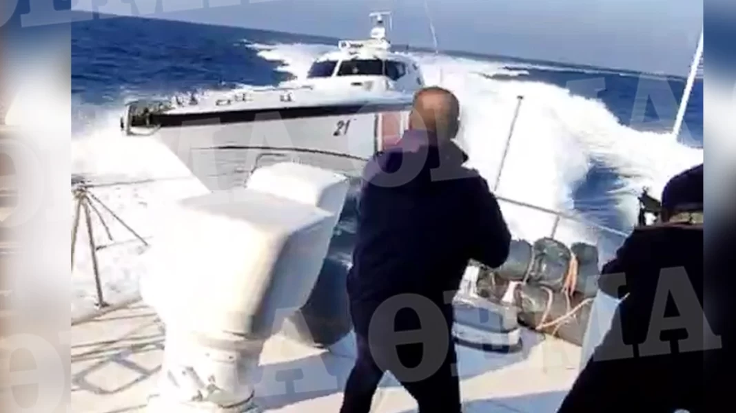 Φαρμακονήσι: Τουρκική ακταιωρός προσπαθεί να εμβολίσει σκάφος του Λιμενικού – Πυροβολισμοί από τους Έλληνες