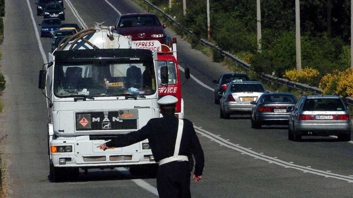 ΕΛΑΣ: Στο στόχαστρο ΛΕΑ, ΚΤΕΟ, ασφάλειες και φθαρμένα ελαστικά