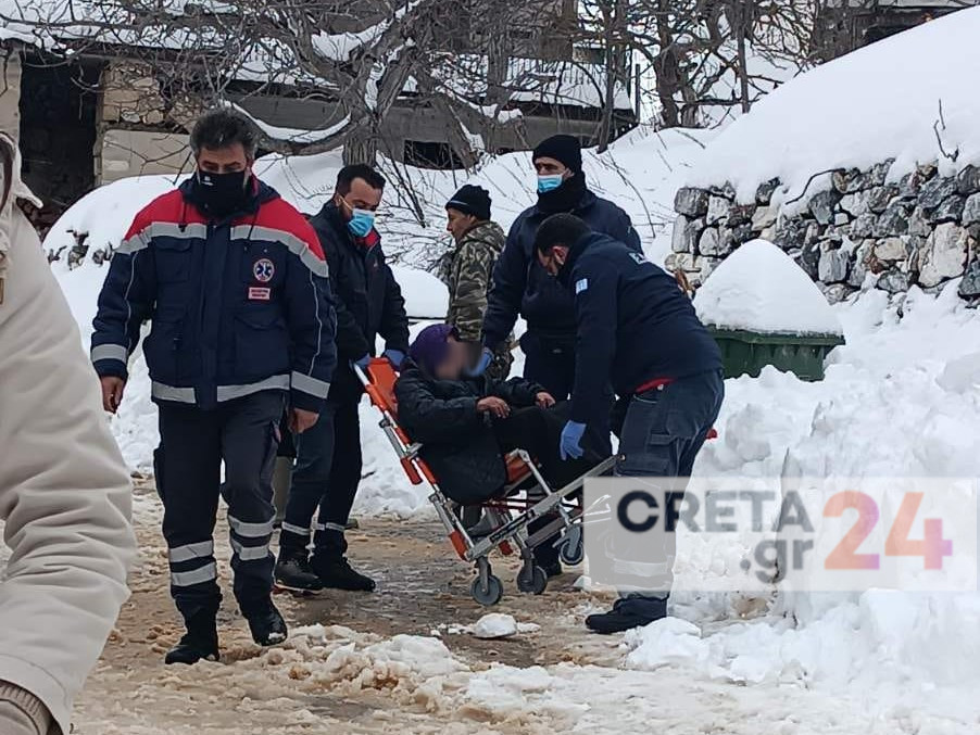 Κρήτη: Ηλικιωμένη εγκλωβίστηκε στο σπίτι της από τα χιόνια (εικόνες)