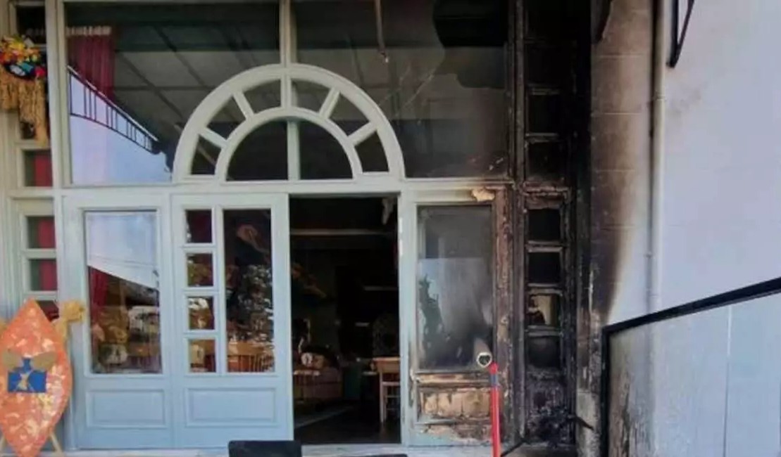 Φωτιά από εμπρηστικό μηχανισμό σε μαγαζί