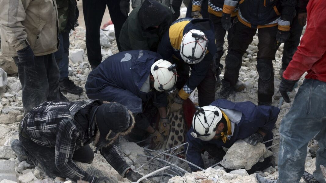 Σεισμός σε Τουρκία και Συρία: Στιγμές συγκίνησης και ελπίδας – Διασώθηκαν δύο παιδιά και δύο έφηβες