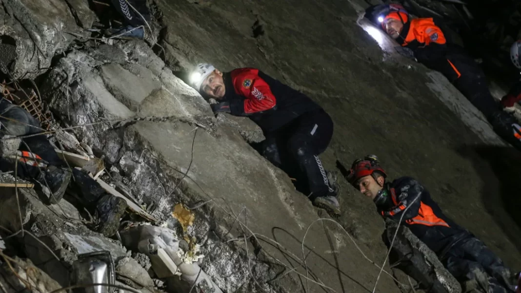 seismos-toyrkia-3 Η ελληνική αποστολή στην Τουρκία: «Επικρατεί χάος, δύσκολες οι συνθήκες»