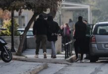 Άγρια επίθεση με μαχαίρι εναντίον του 12χρονου θύματος βιασμών και μαστροπείας από τα Σεπόλια