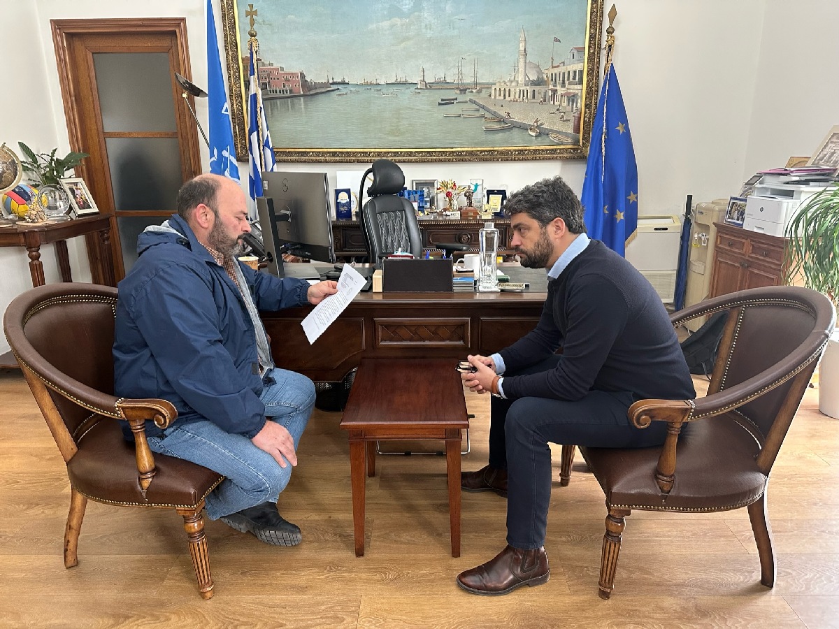 Συνάντηση Π. Σημανδηράκη – Γ. Μανωλικάκη για καταγγελίες εργαζομένων στη Δ.Ε.Υ.Α.Χ.