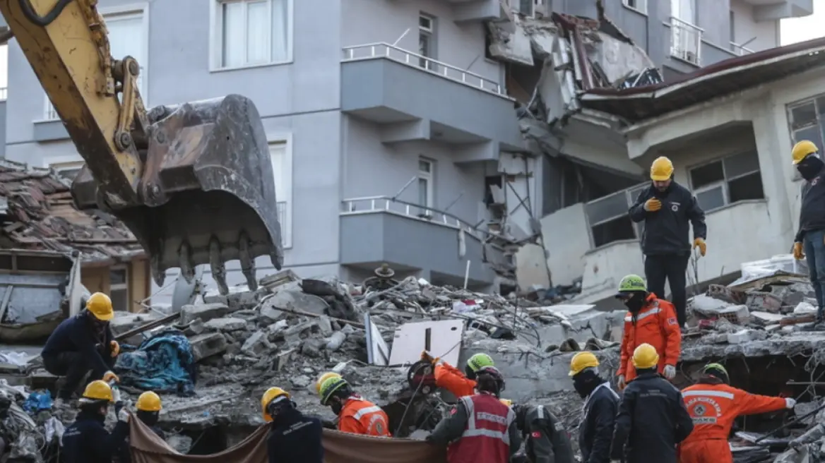Σεισμός στην Τουρκία – Λέκκας: «Καταστράφηκε το 50% με 70% των κτιρίων, οι κατασκευές ήταν τρωτές»