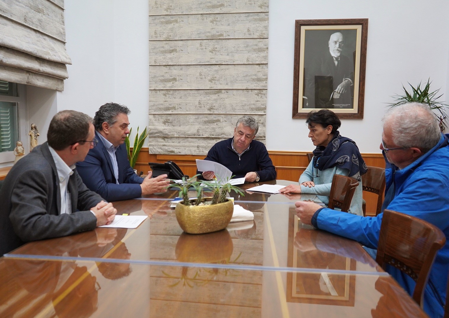 Πρόγραμμα «Ζωή» με δίκτυο αυτόματων εξωτερικών απινιδωτών στους αθλητικούς χώρους της Κρήτης