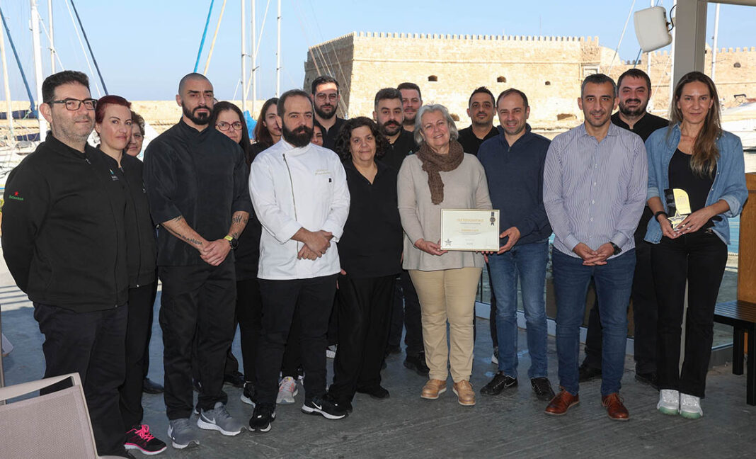 Το «cafe restaurant Μαρίνα» κέρδισε το βραβείο Greek Award για την άριστη παροχή υπηρεσιών εστίασης το 2022