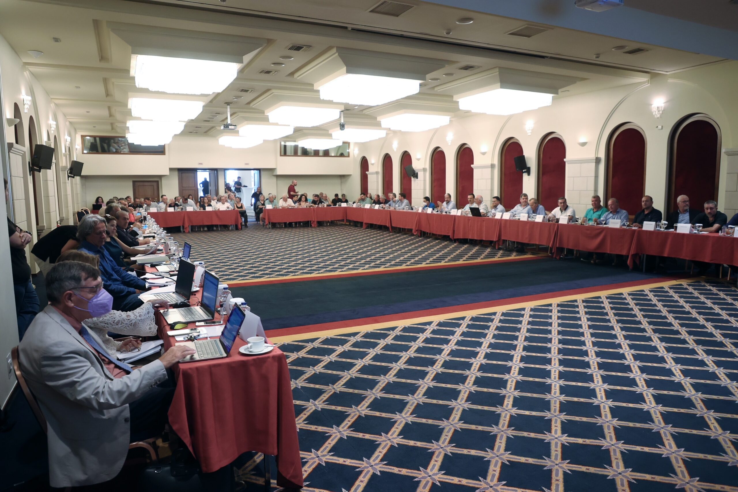 Εκλέγει νέο πρόεδρο το Περιφερειακό Συμβούλιο, μετά την παραίτηση Μπαριτάκη