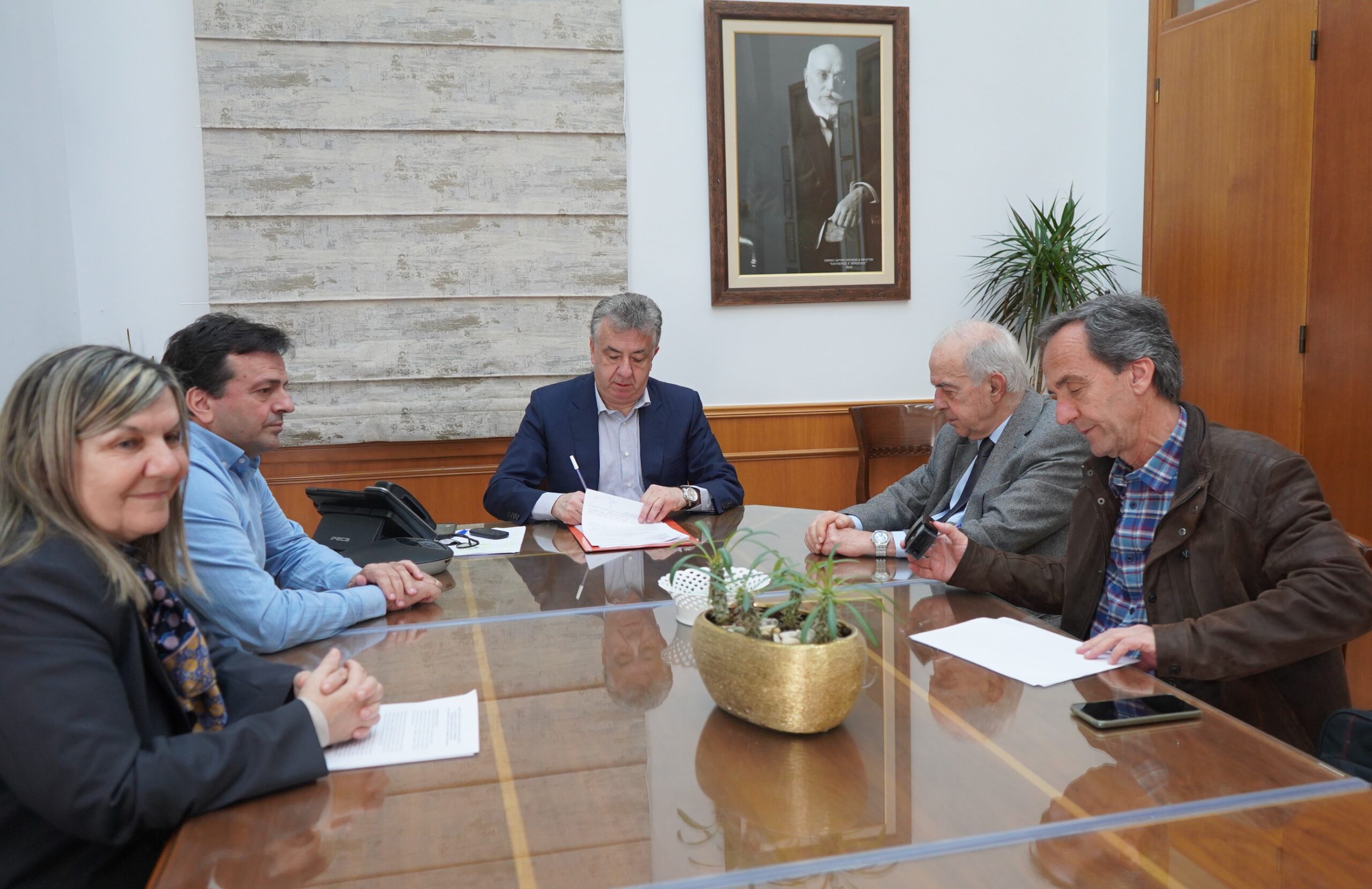 «Έπεσαν» οι υπογραφές για την εκπόνηση μελέτης για την οριοθέτηση του ποταμού στον Καρτερό