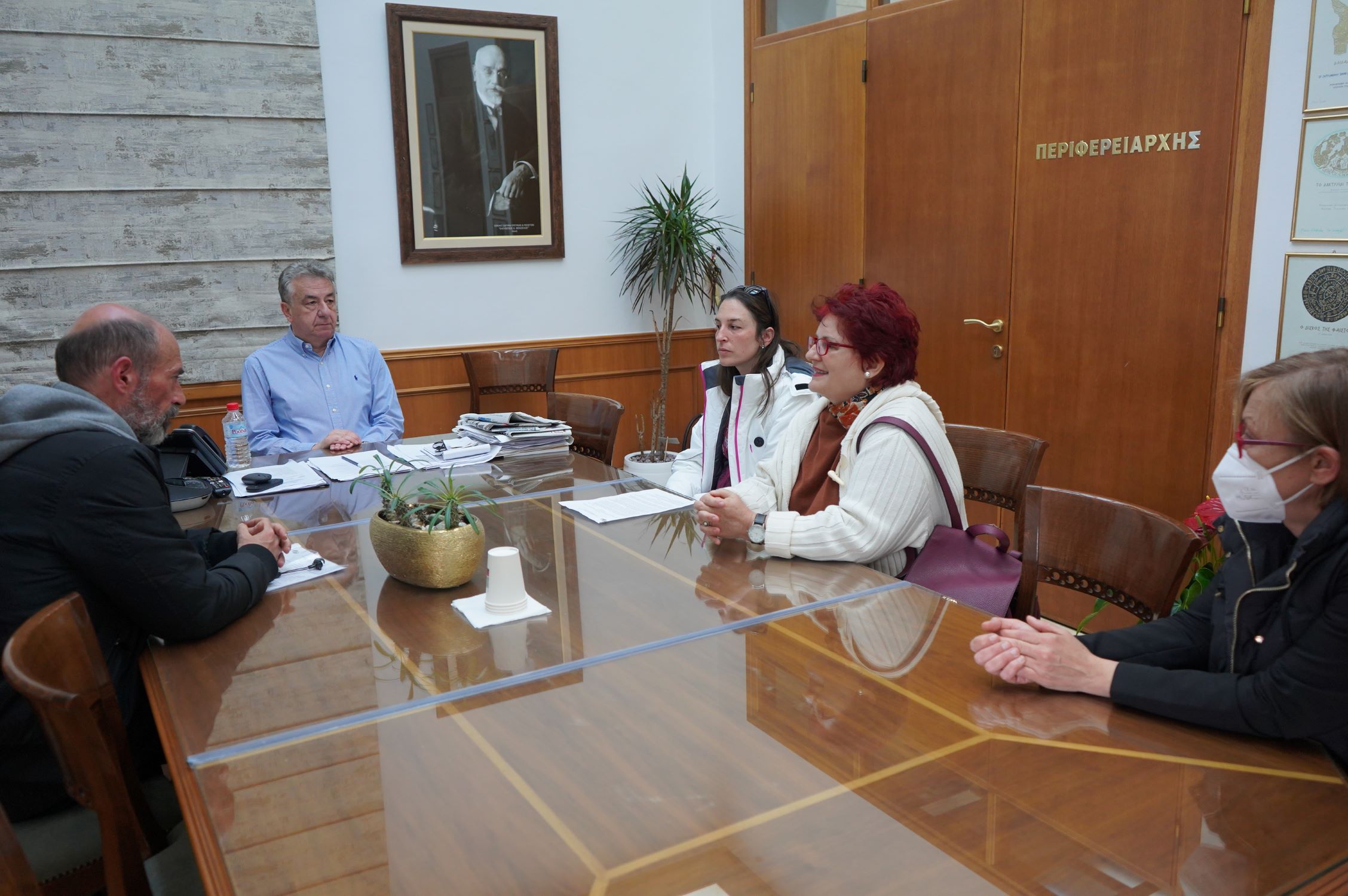 Με την κοινωνικούς λειτουργούς συναντήθηκε ο Περιφερειάρχης