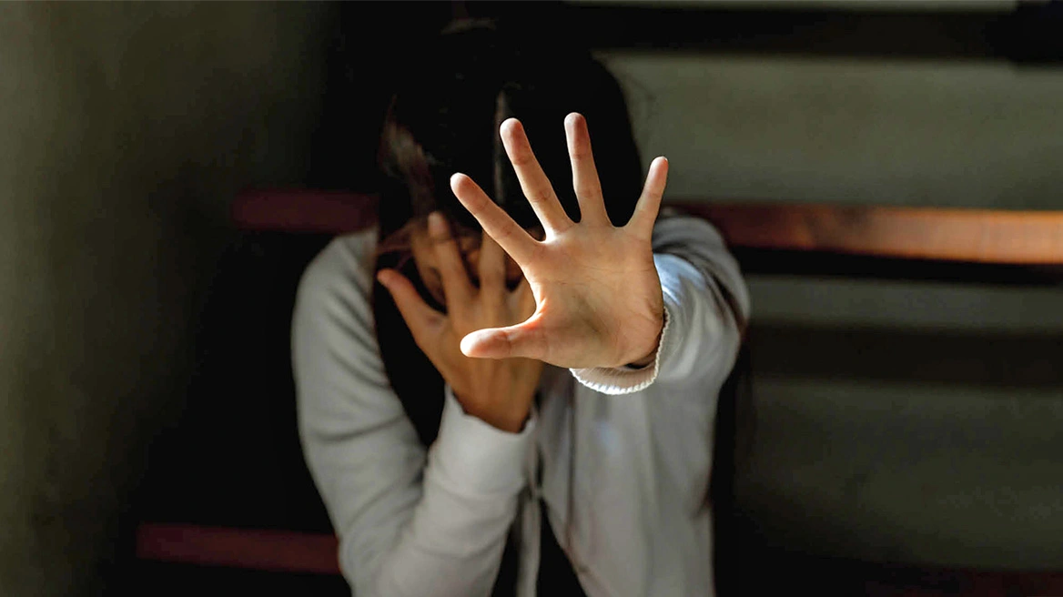 Πριν 3 χρόνια ξεκίνησε ο εφιάλτης για την 14χρονη – Βιντεοσκοπούσαν τους βιασμούς