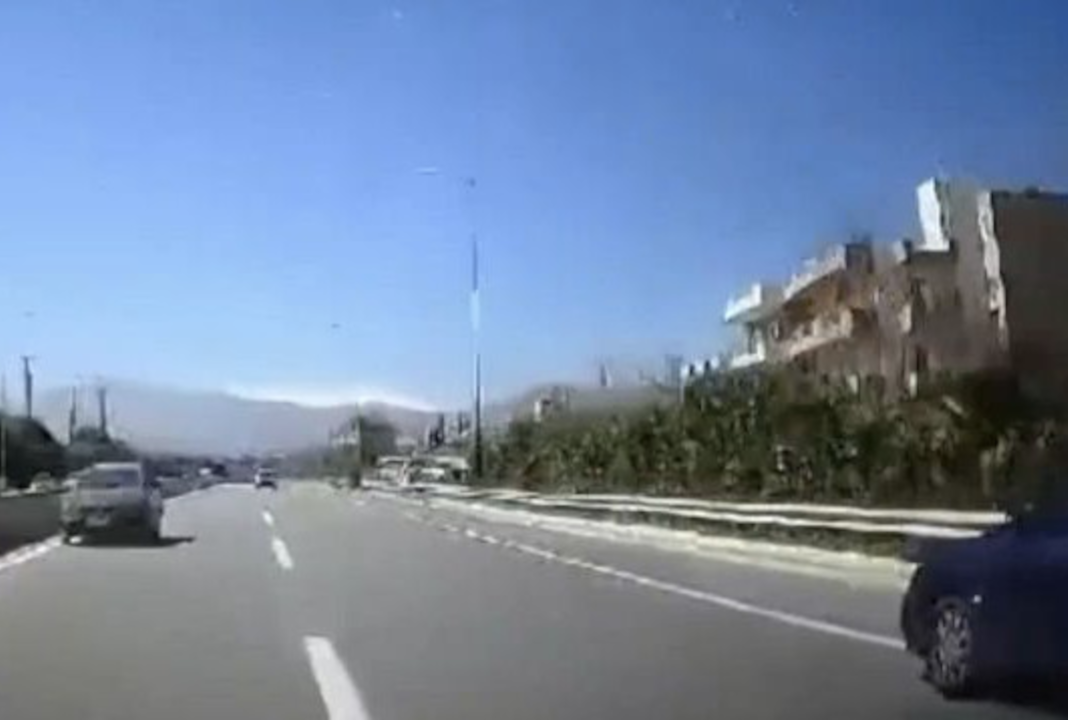 Σοκαριστικό βίντεο στον ΒΟΑΚ: Αυτοκίνητο έτρεχε με μεγάλη ταχύτητα στο αντίθετο ρεύμα