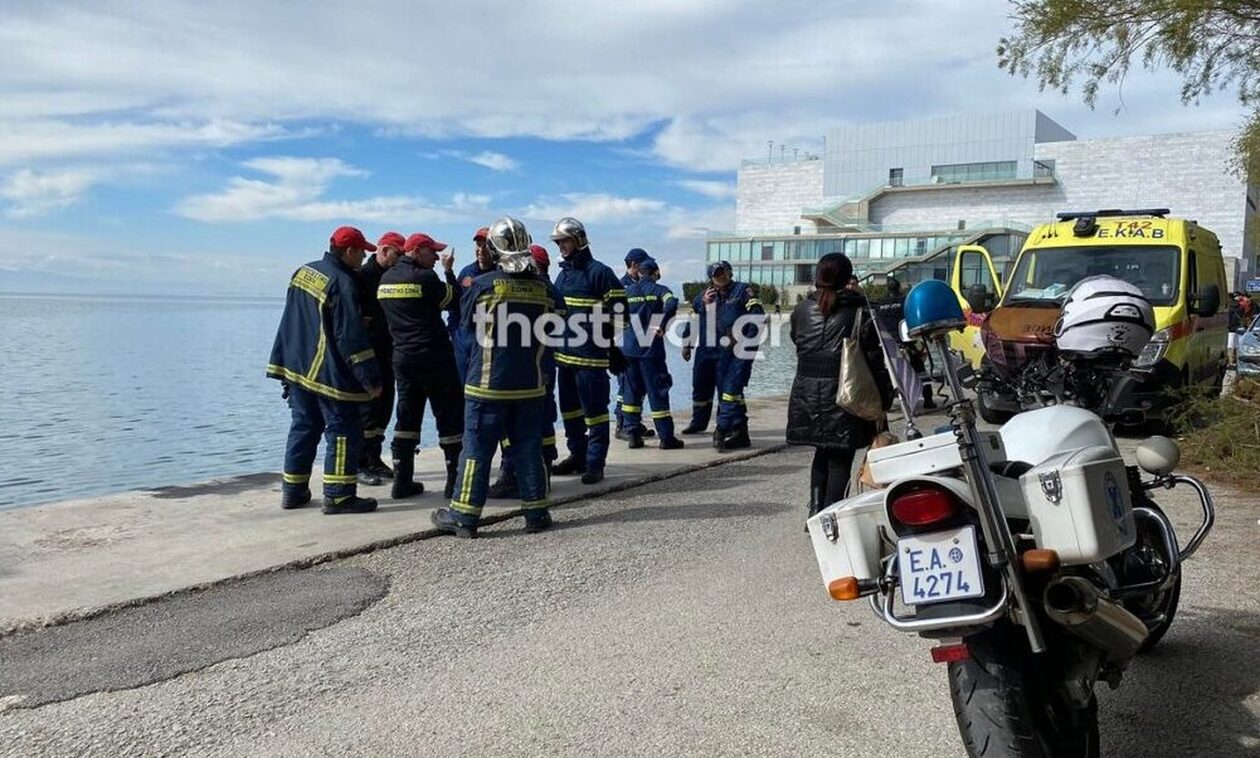 Αστυνομικός δέθηκε με χειροπέδες και αυτοκτόνησε