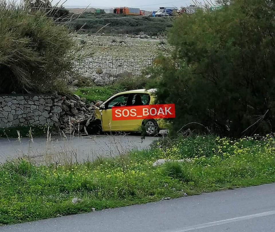 Νέο τροχαίο στην Κρήτη: Αυτοκίνητο πέρασε στο αντίθετο ρεύμα και κατέληξε σε τοίχο (εικόνες)