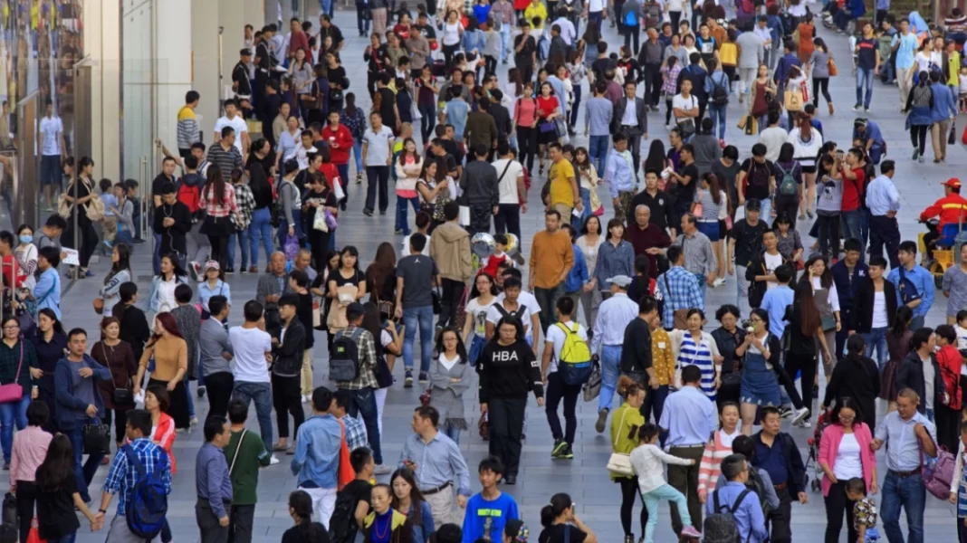 Το Πεκίνο καταγράφει την πρώτη μείωση πληθυσμού από το 2003