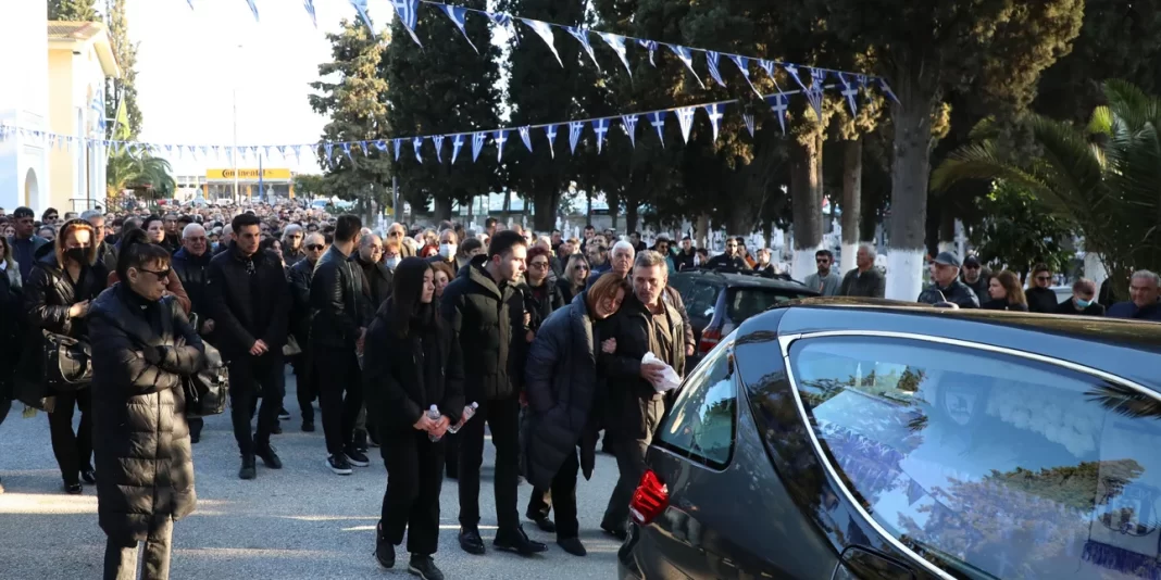 Σύγκρουση τρένων στα Τέμπη: Οδύνη στην κηδεία του 22χρονου ποδοσφαιριστή Ιορδάνη Αδαμάκη