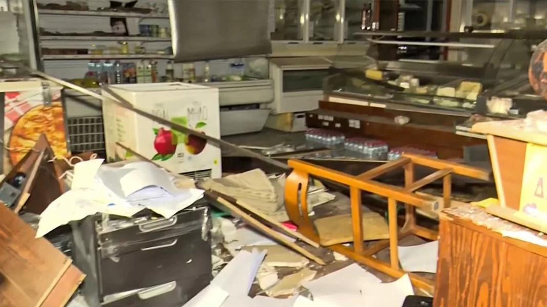 Ισοπεδώθηκε παντοπωλείο με Κρητικά προϊόντα μετά από ισχυρή έκρηξη (βίντεο)
