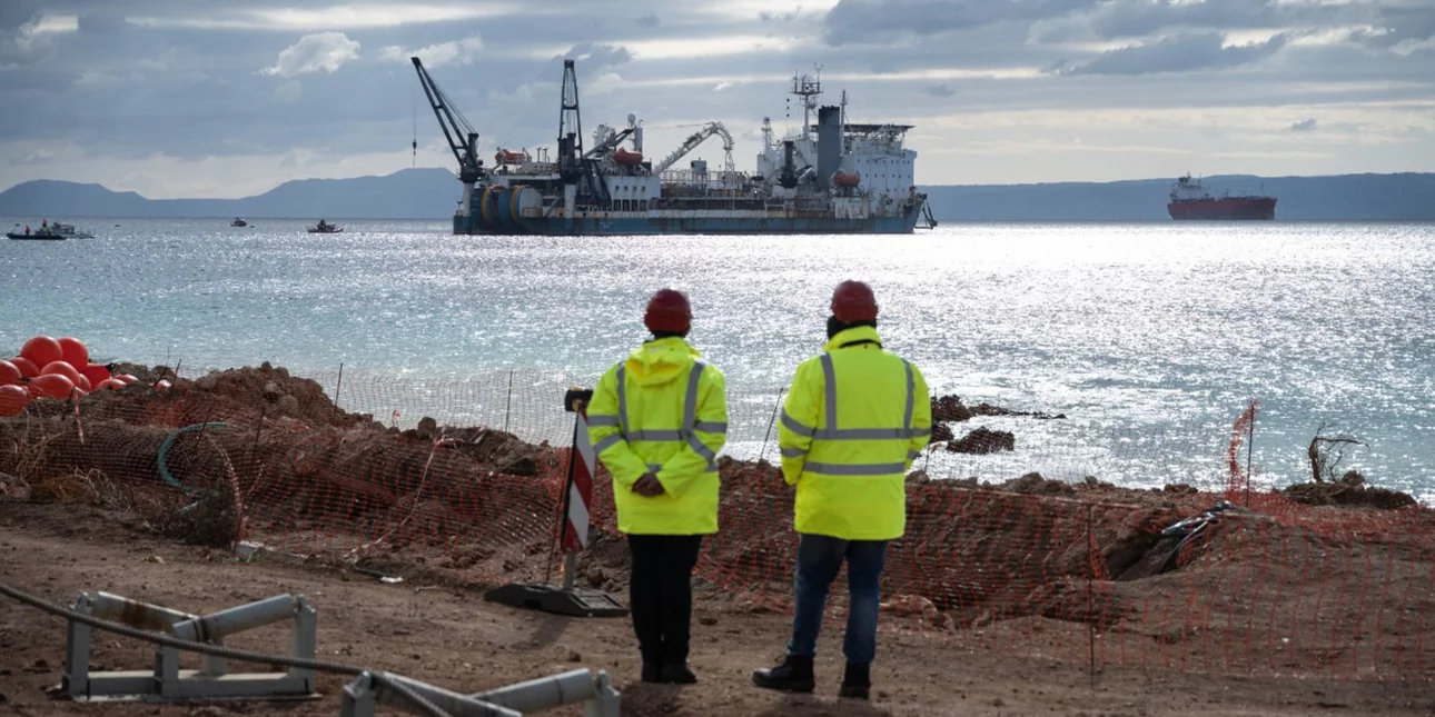 Ενεργειακός κόμβος η Ελλάδα – Η συμβολή της ΕΕ και το ελληνικό σχέδιο για τις ηλεκτρικές διασυνδέσεις