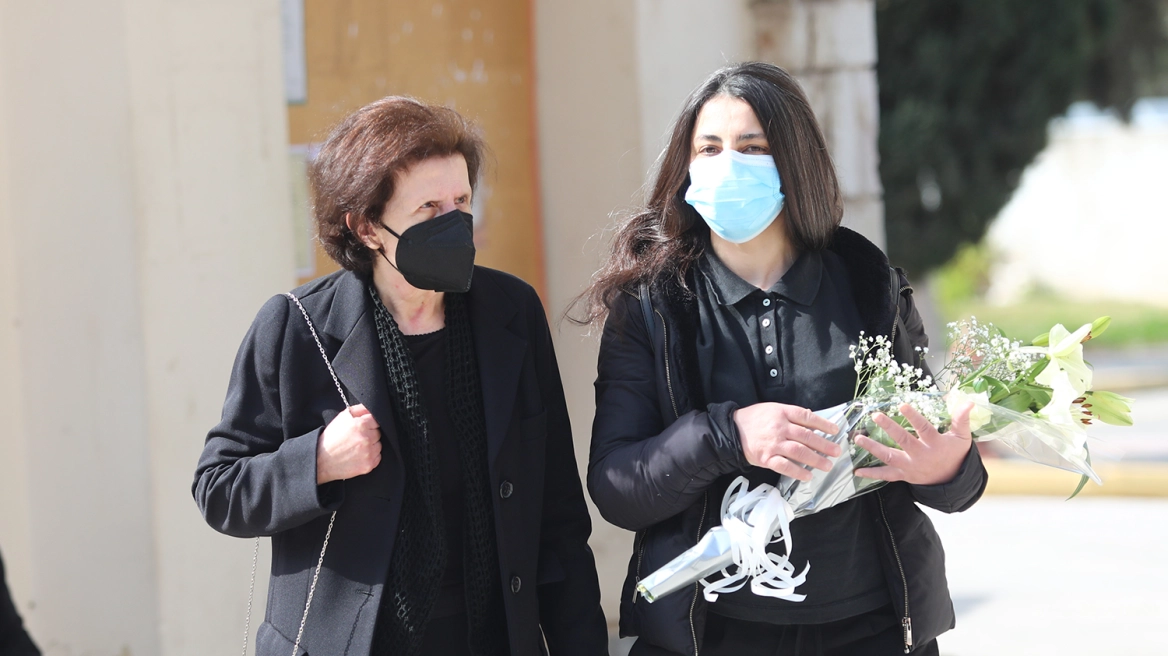 Λάκης Παπαστάθης: Συγκίνηση στην κηδεία του σκηνοθέτη