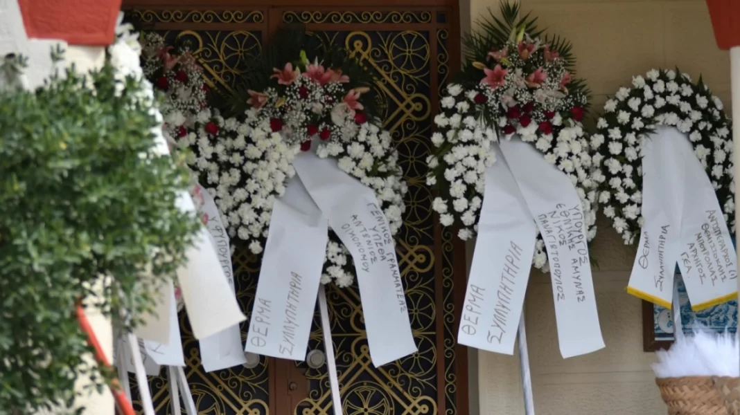 Τραγωδία στα Τέμπη: Θρήνος στην κηδεία της 21χρονης Κλαούντια