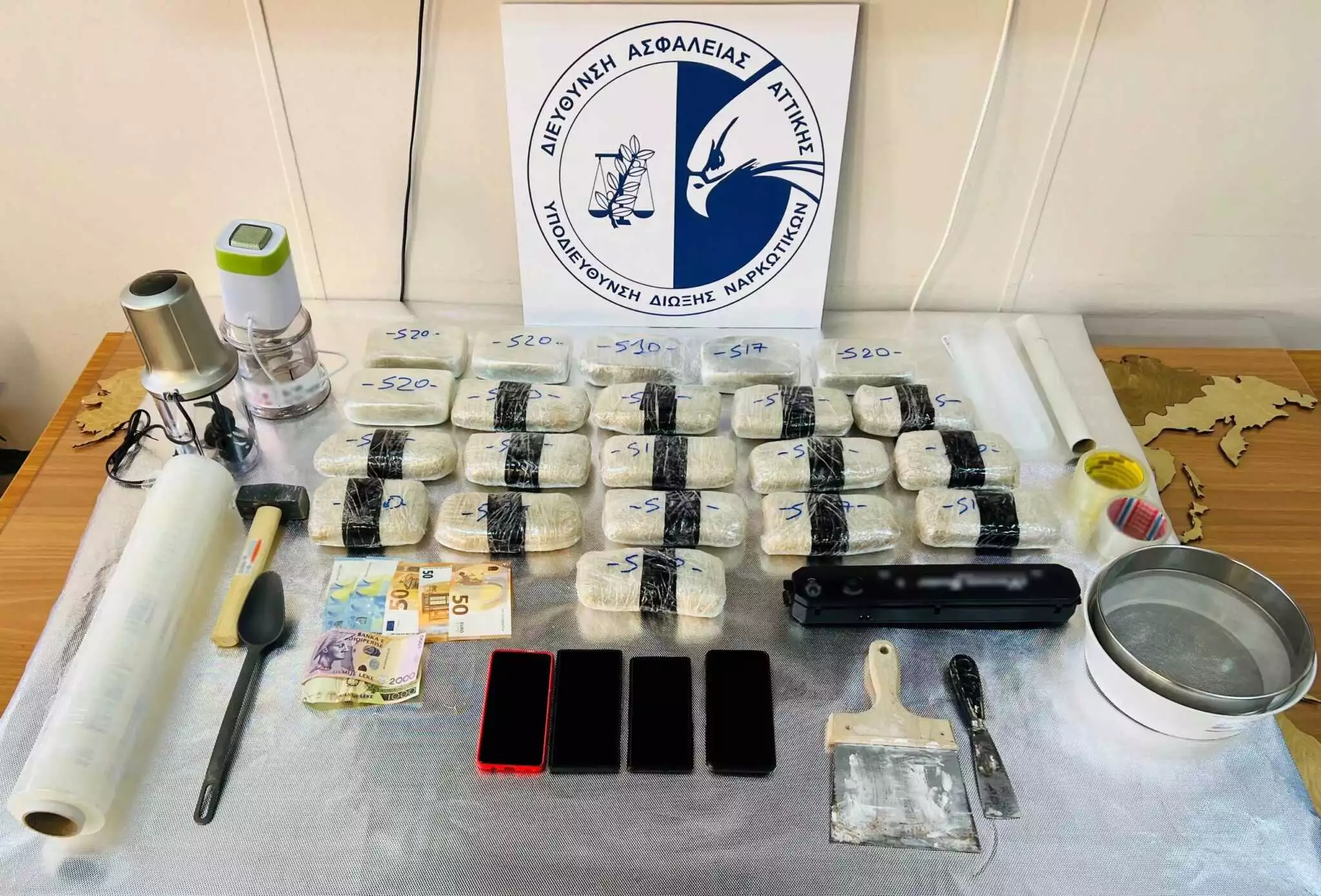 Συνελήφθησαν δύο αδέλφια με δέκα κιλά ηρωίνης στην κατοχή τους
