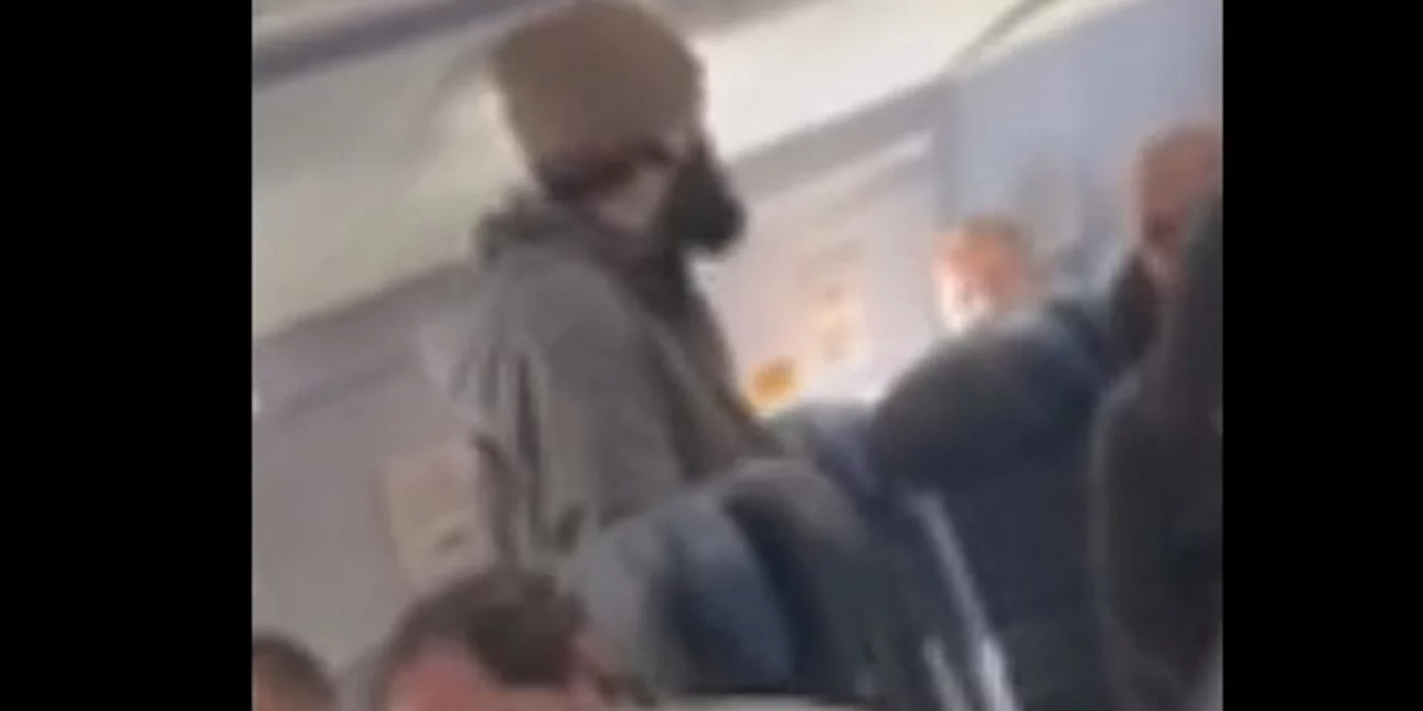 Πτήση θρίλερ: Επιβάτης σε παράκρουση, απειλούσε, φώναζε και επιτέθηκε σε αεροσυνοδούς