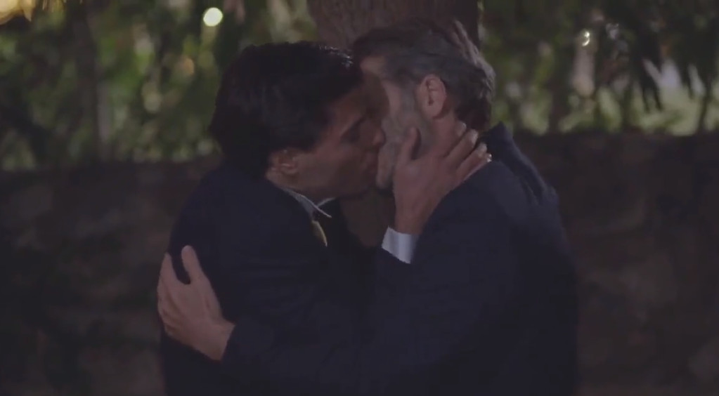 Αλέξανδρος Μπουρδούμης: Το φιλί του στον συμπρωταγωνιστή του έγινε viral
