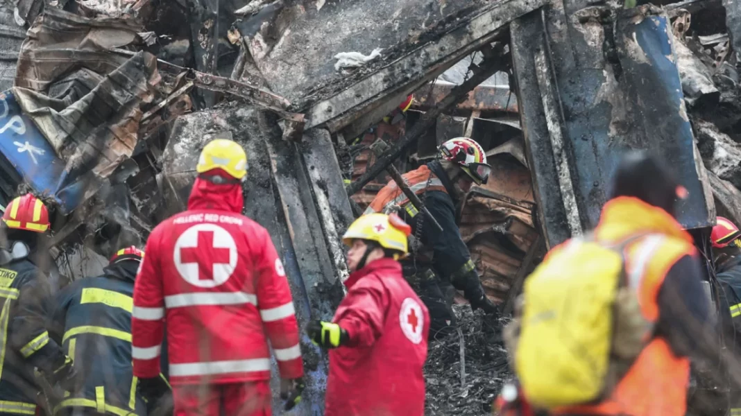 Στρες, αϋπνία, θυμός, άρνηση για τροφή: Σοκ στις οικογένειες που διαλύθηκαν από το δυστύχημα στα Τέμπη