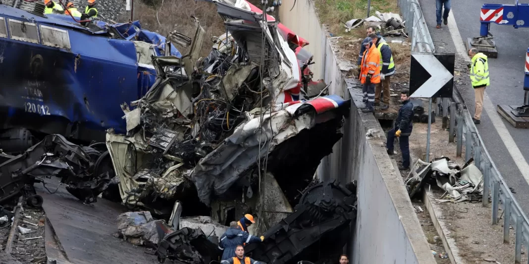 Η Ελλάδα πενθεί τους 57 νεκρούς του τρένου